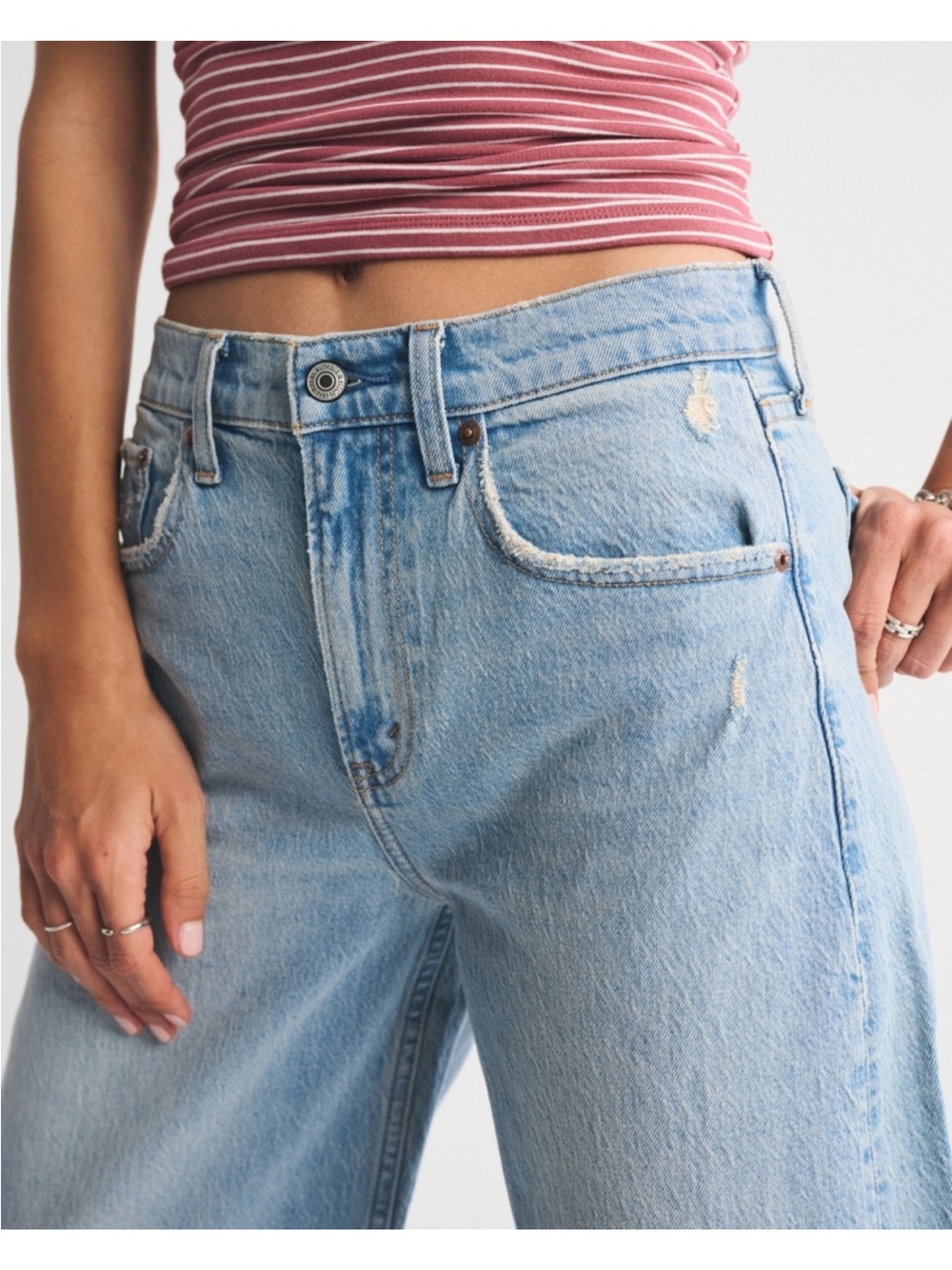 Abercrombie & Fitch High Rise Barrel Jeans in Light Blue - Picture 3 of 9